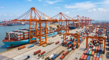 Container Ship Runs Aground in Strait of Hormuz